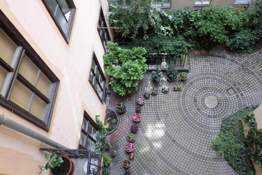 Park Danubes View Central Market Budapest Exterior photo